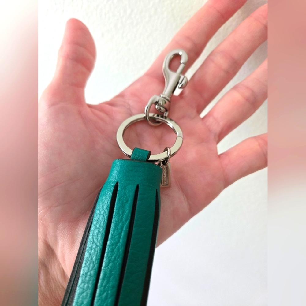 Green Leather Tassel Keychain - Picture 3 of 6